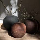 "Vase Pyrocosmic artisanal en céramique marocaine – Design sphérique rustique pour une décoration élégante et minimaliste.
